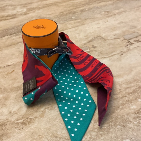 Hermes ASTROLOGIE DOT Silk Vibrant Red and Green Twilly Scarf - Picture 5 of 5